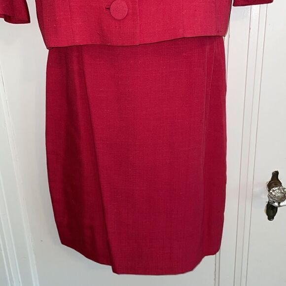 Vintage 50s Ellsworth Hibiscus (pinkish) red suit with 3/4 sleeve jacket - Picture 3 of 12